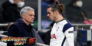 Gol bunuh diri membuat Jose's Spurs berada di posisi empat besar